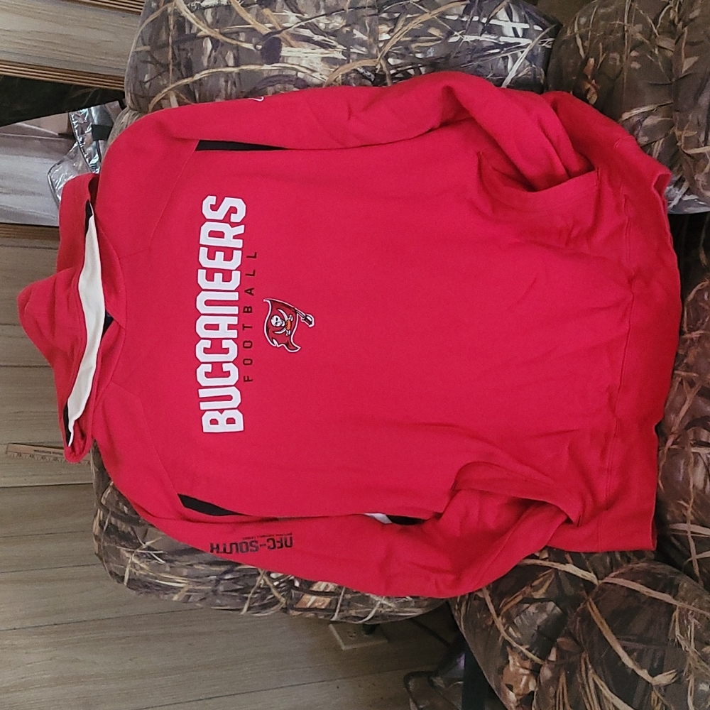 Reebok NFL Tampa Bay Buccaneers Team Hoodie. Size XXL. Wow. Nice.